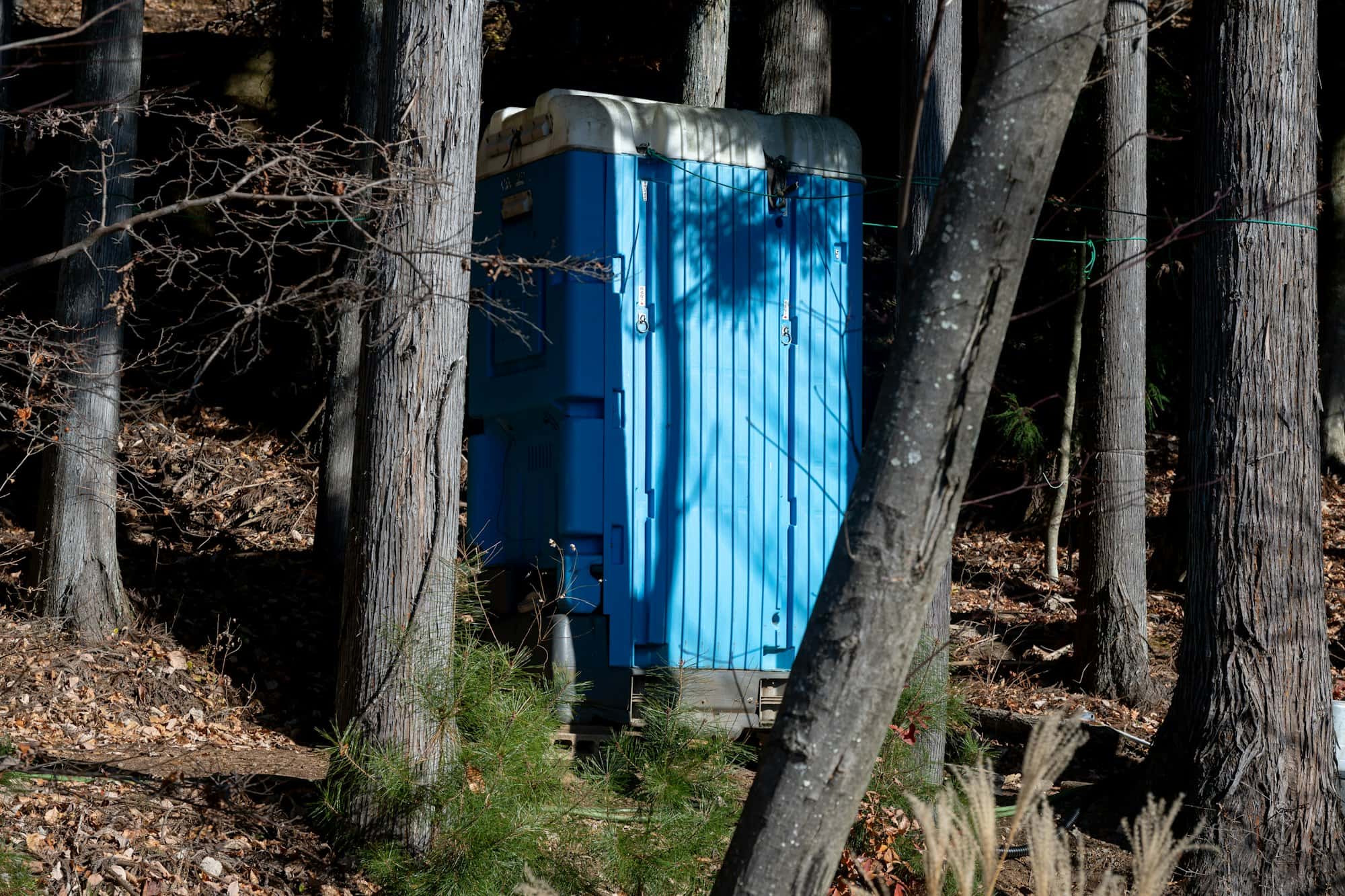 Standard portable restroom unit